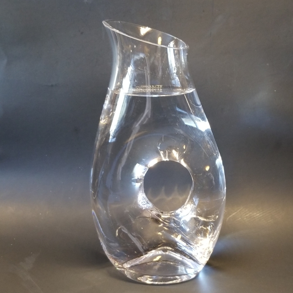 Clear glass juice/tea carafe.